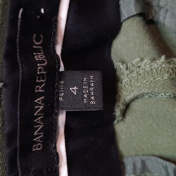 Banana Republic Sloan sage green cropped pants, size 4 Petite - Picture 8 of 9